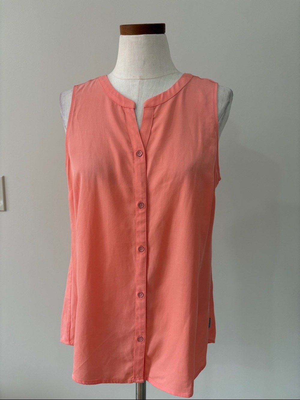 Eddie Bauer Coral Sleeveless Y neckline Button-Front Blouse 100% lyocell NWOT M